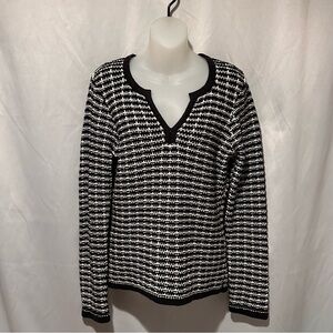 Womens Black and White Striped V Neck Sweater Size Top Medium